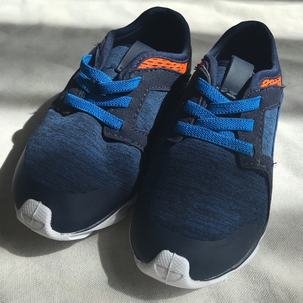 Max + Jake sneakers in 8T